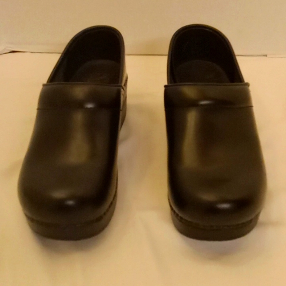 Dansko nursing shoes size 37, black